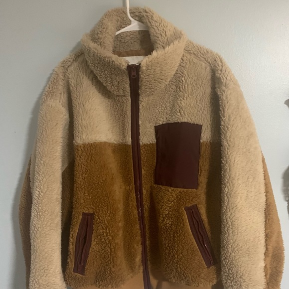 Fluffy warm jacket! American Eagle! 🦅 🧥💕 - Picture 7 of 7